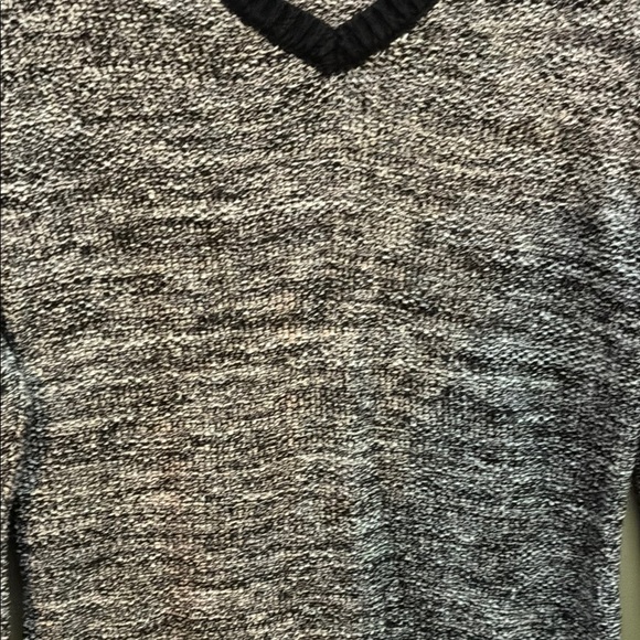 Cleo Petites Black and Gray V-Neck Sweater with Relaxed Fit - Picture 4 of 12